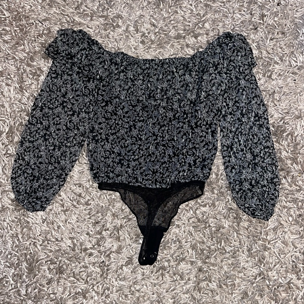 Abercrombie & Fitch size small longsleeve floral print black/silver bodysuit - Picture 2 of 4